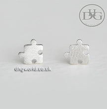 ModaOne 925 Sterling Silver Stylish / Beautiful Puzzle Piece Theme Stud Ladies / Womens Earrings